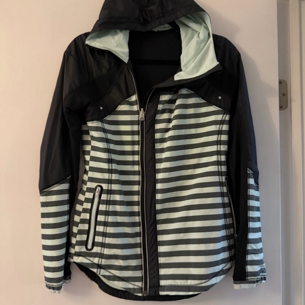 Lululemon Get Up And Glow Jacket